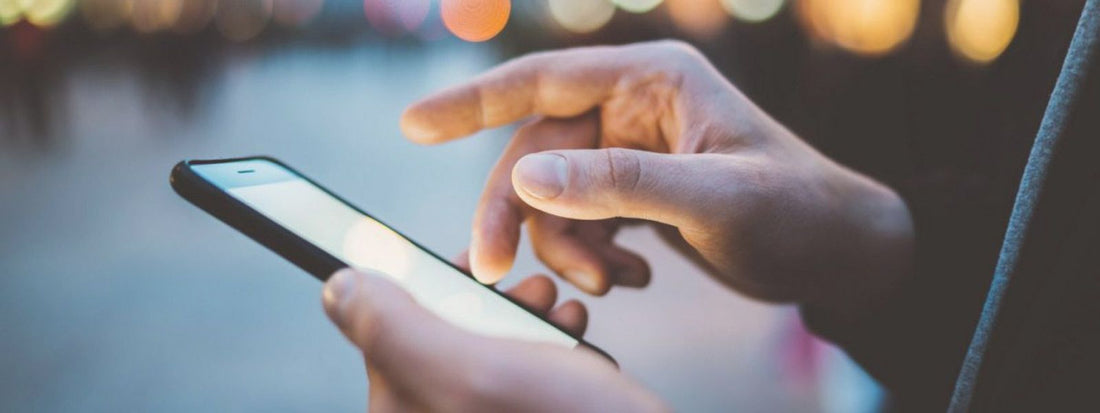 Luz azul: o que é e como proteger a pele!