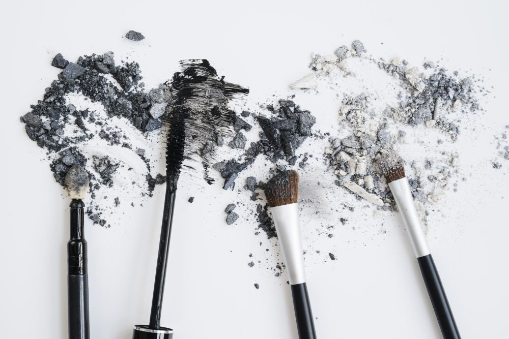 Chumbo em cosméticos: quais os riscos e como identificar