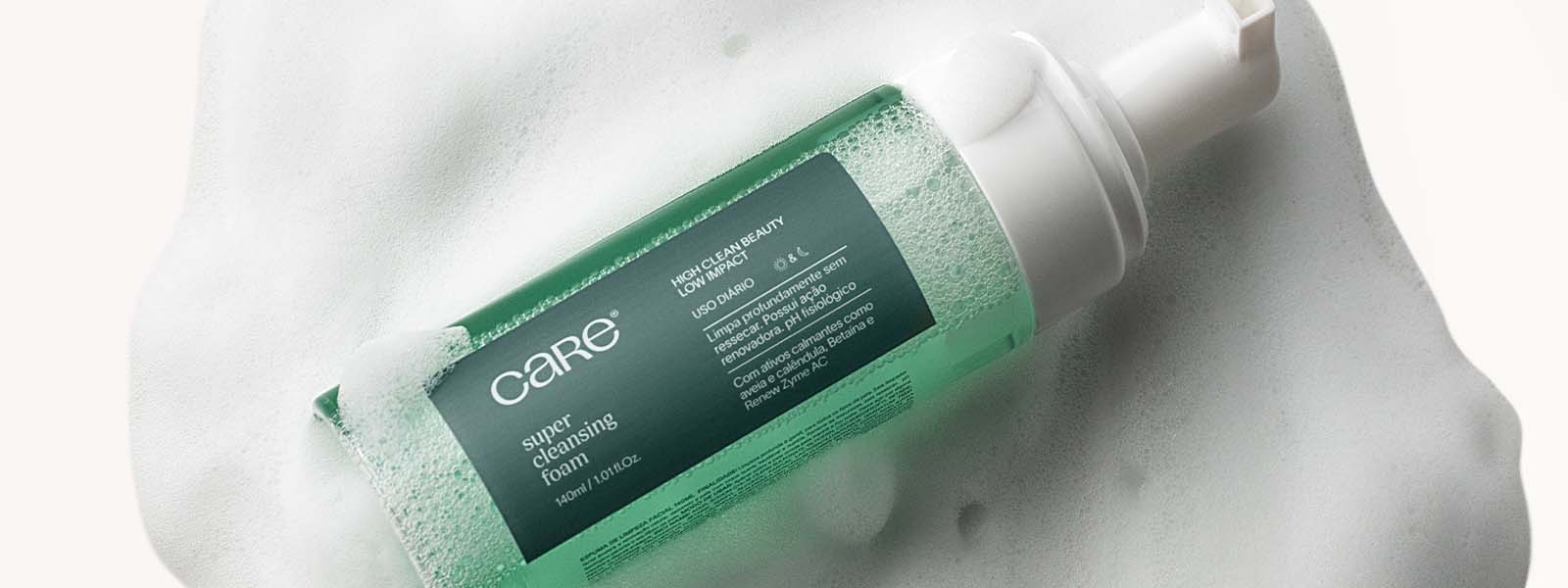 Espuma de limpeza: o que é, para que serve e como usar no rosto