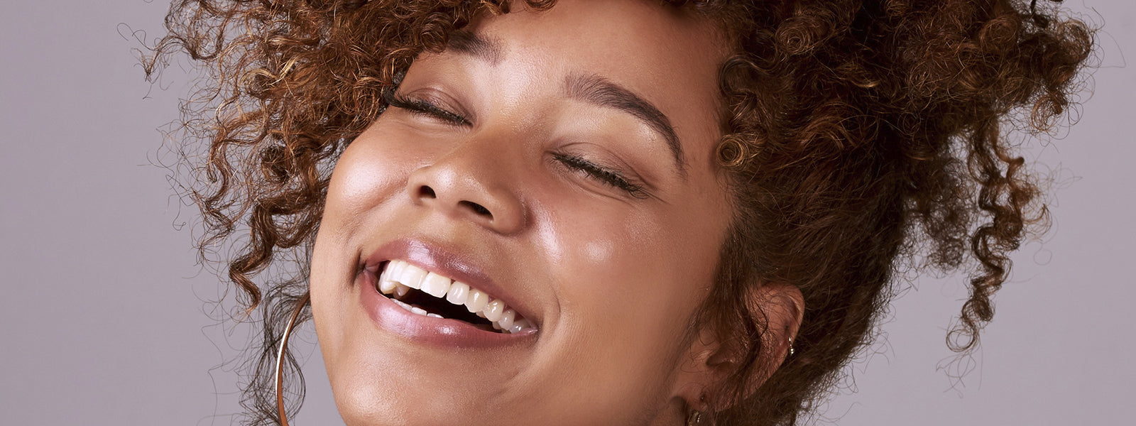 Maquiagem glow: o que é e como fazer a sua