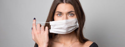 Maskne: entenda o que é e como evitar a acne causada pela máscara
